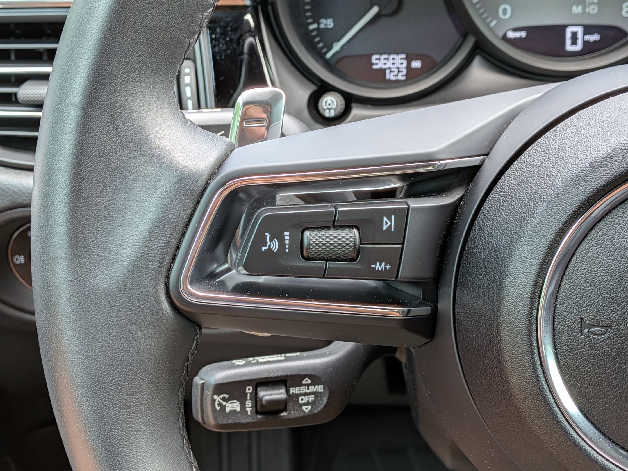 Certified 2025 Porsche Macan S AWD/4WD image 9