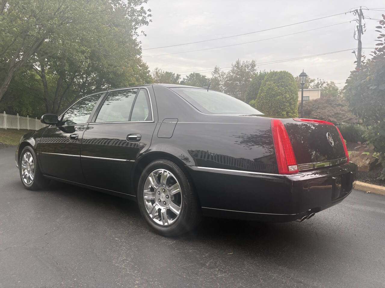Used 2008 Cadillac DTS Performance w/ Platinum Edition image 7