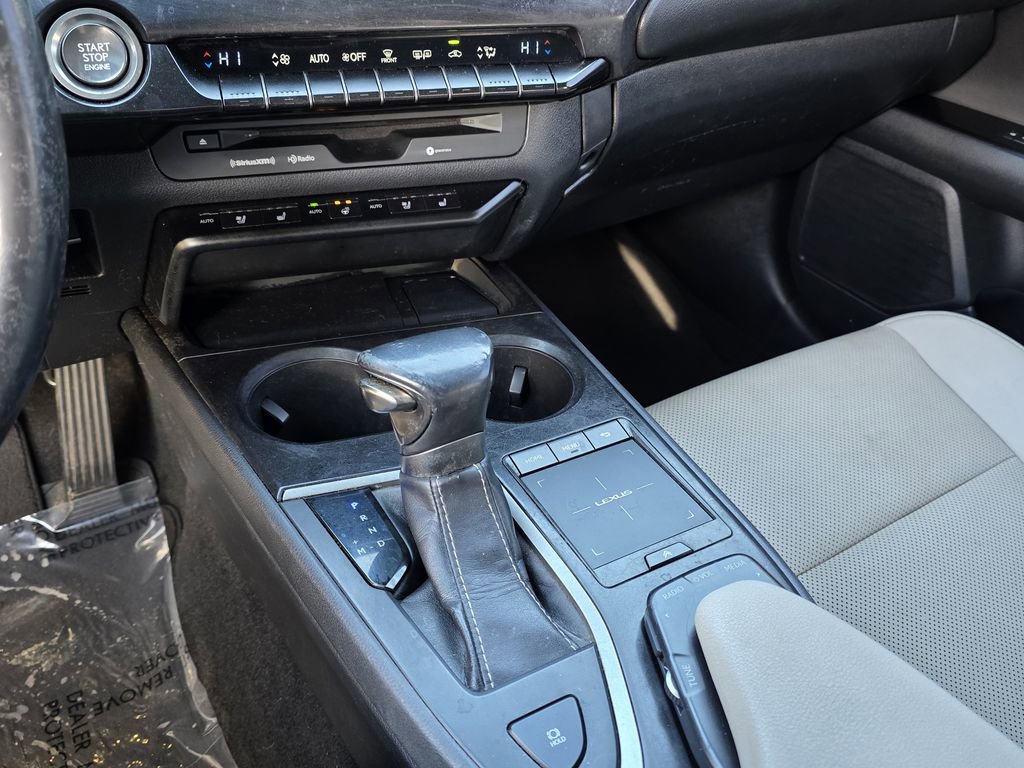 Used 2019 Lexus UX 200 w/ Premium Package image 21