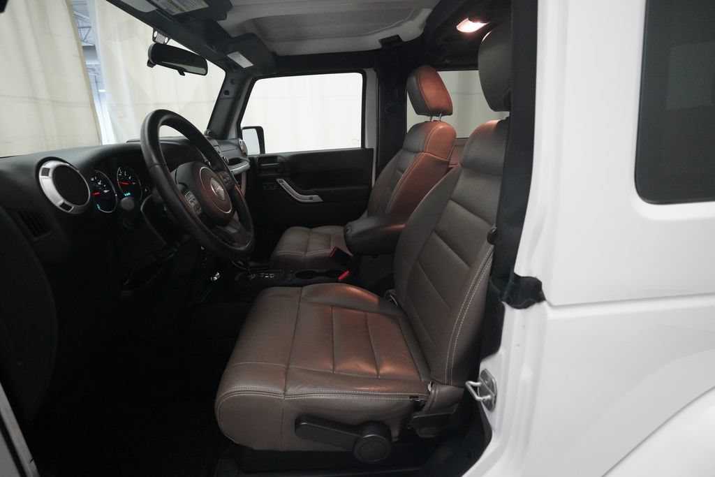 Used 2012 Jeep Wrangler Sahara w/ Connectivity Group AWD/4WD image 7