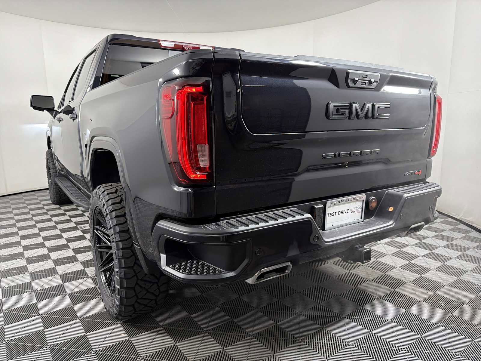 New 2026 GMC Sierra 1500 AT4 w/ AT4 Premium Package AWD/4WD image 8