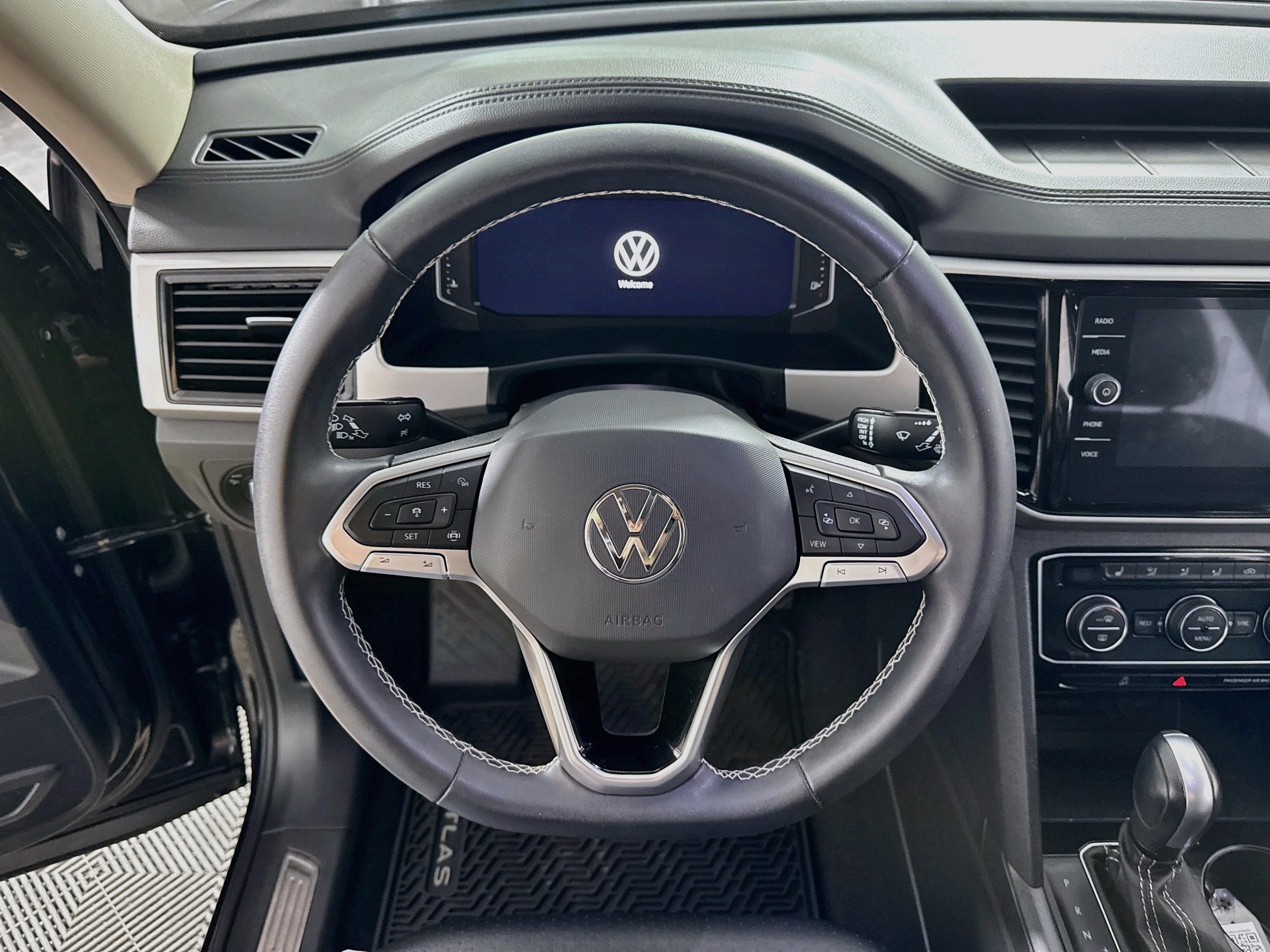 Used 2023 Volkswagen Atlas SE w/ Panoramic Sunroof Package AWD/4WD image 16