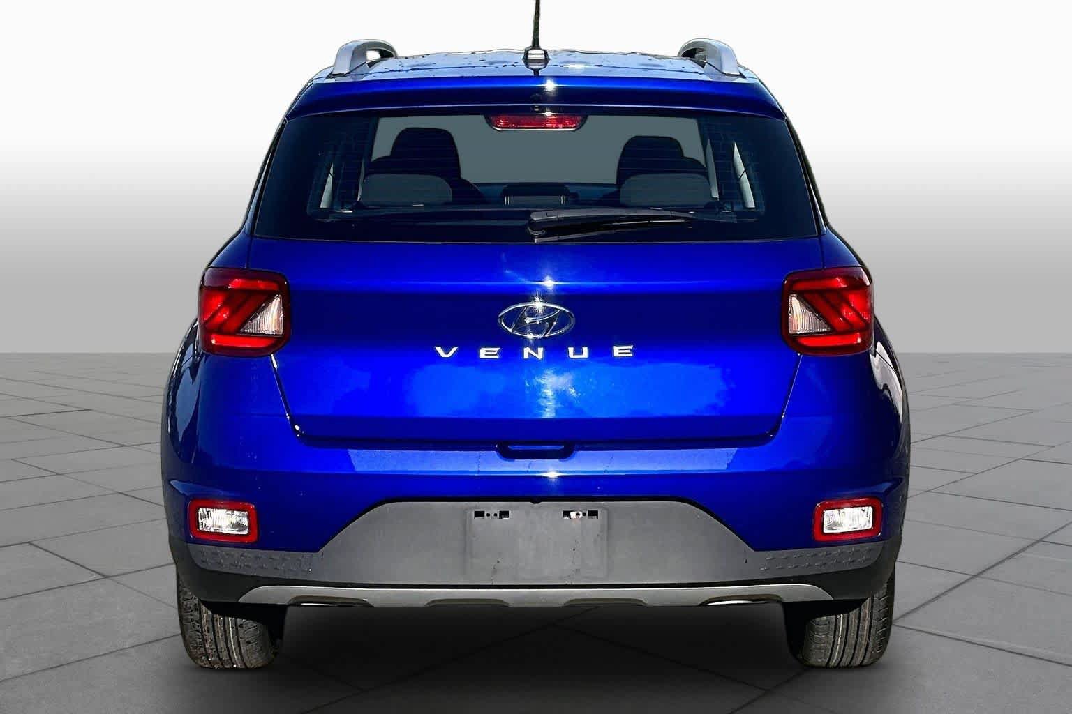 Used 2024 Hyundai Venue SEL FWD image 5