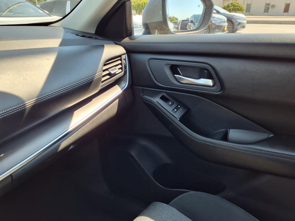 Used 2024 Nissan Rogue SV image 20