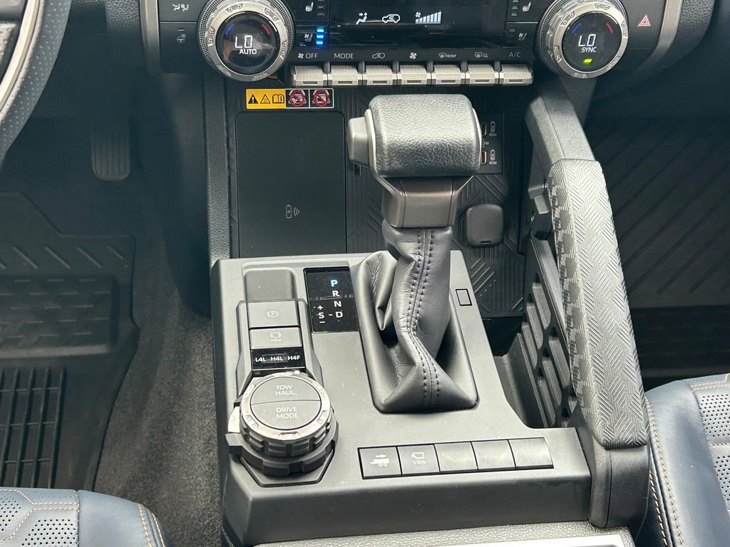 Used 2025 Toyota 4Runner Platinum AWD/4WD image 23