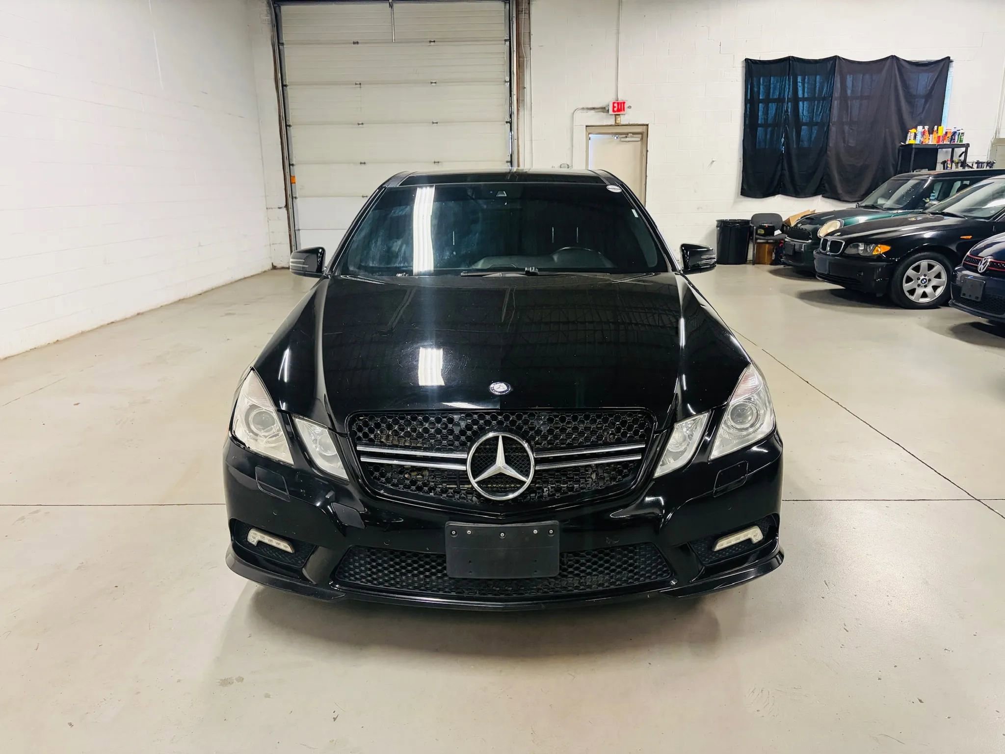 Used 2010 Mercedes-Benz E 550 4MATIC Sedan image 3