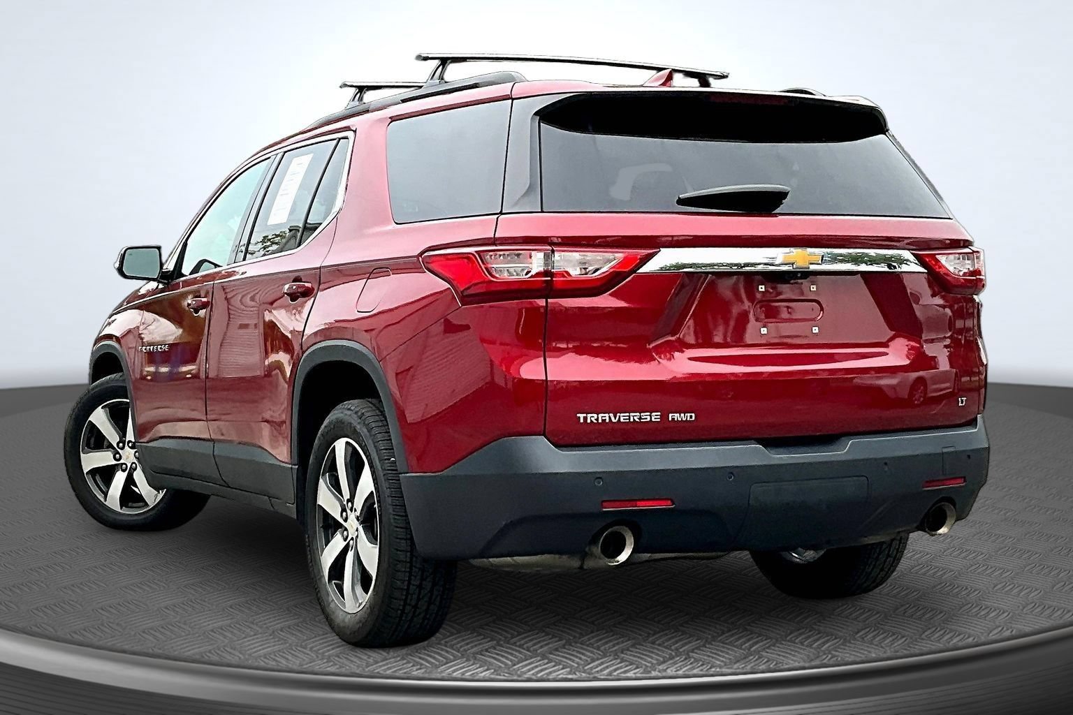 Used 2019 Chevrolet Traverse LT w/ LT Premium Package AWD/4WD image 3