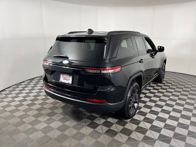 Used 2025 Jeep Grand Cherokee Limited AWD/4WD image 7