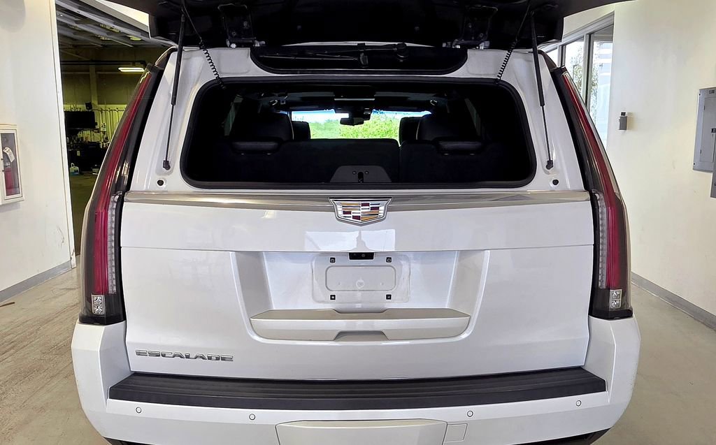 Used 2019 Cadillac Escalade Platinum AWD/4WD image 12