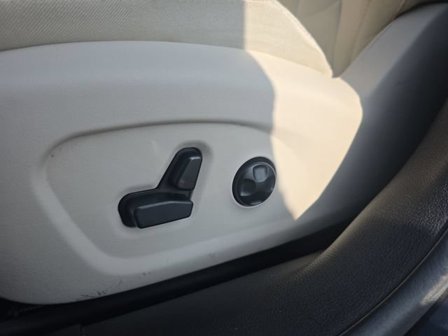 Used 2016 Chrysler 200 Limited w/ Convenience Group FWD image 12