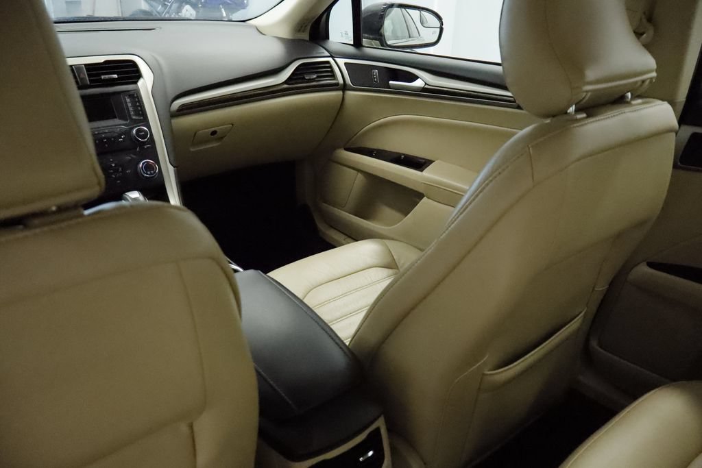 Used 2015 Ford Fusion SE w/ Equipment Group 202A FWD image 17