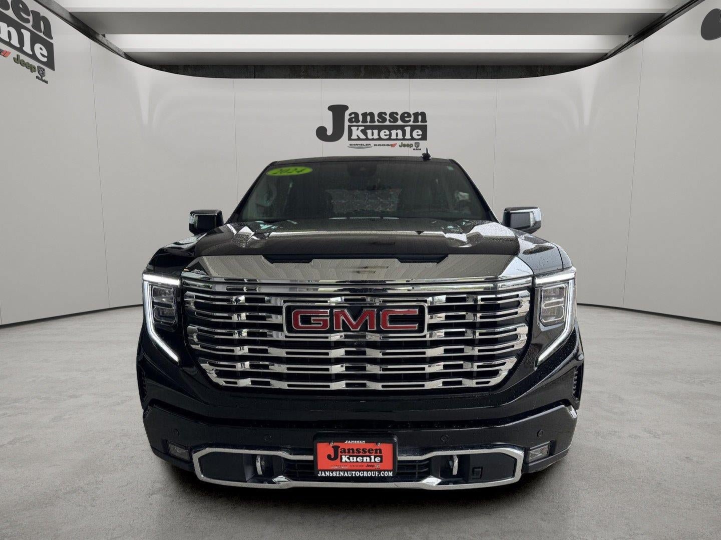 Used 2024 GMC Sierra 1500 Denali w/ Denali Reserve Package AWD/4WD image 4