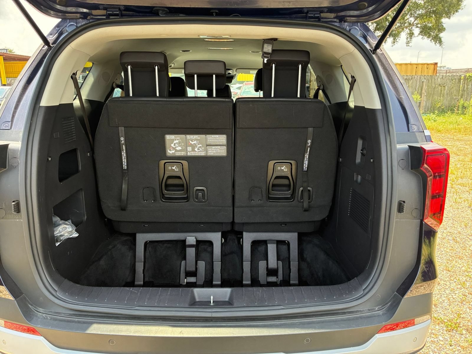 Used 2026 Kia Carnival FWD image 25