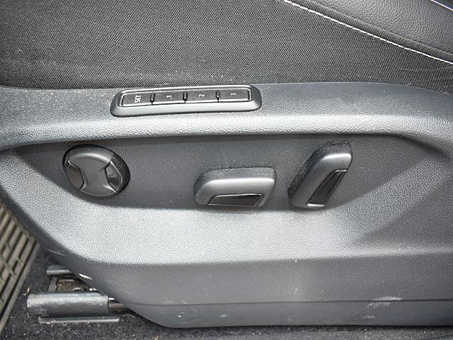 Used 2022 Volkswagen Tiguan SEL R-Line image 10