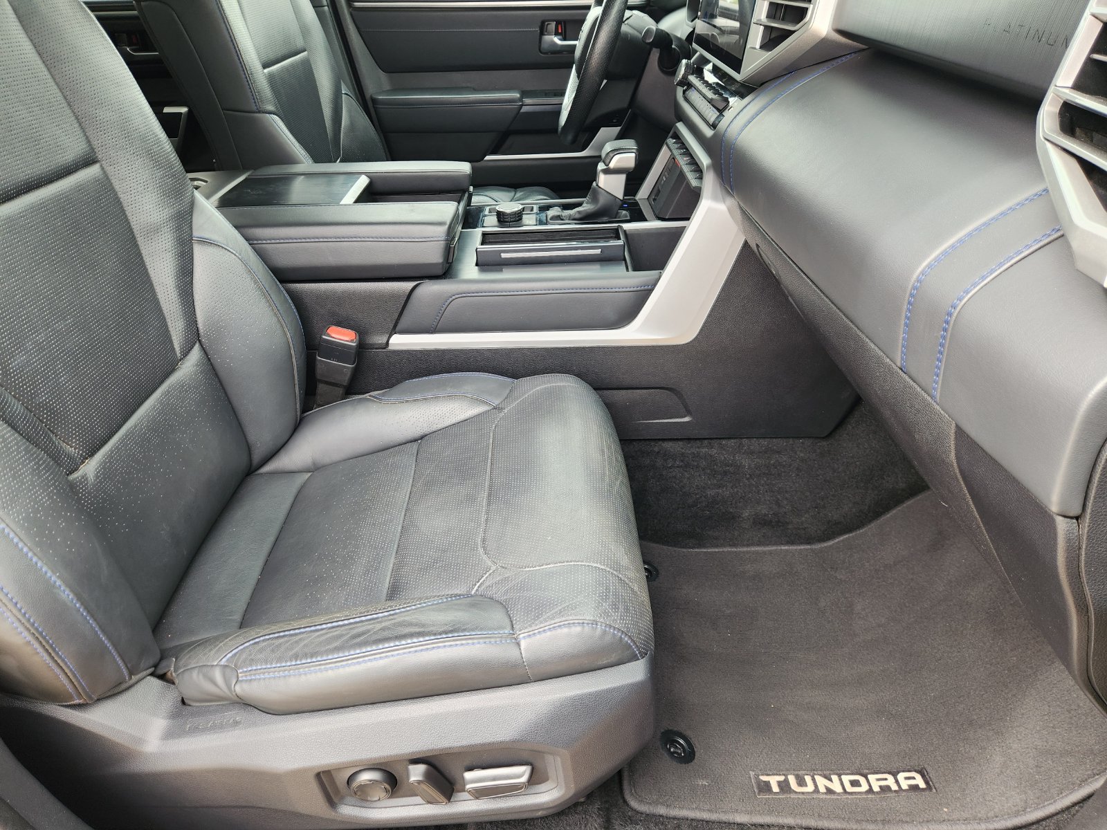Used 2024 Toyota Tundra Platinum AWD/4WD image 17