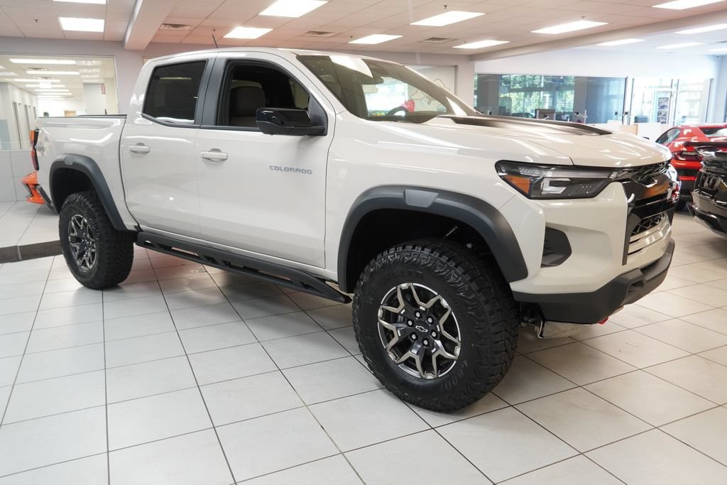 New 2026 Chevrolet Colorado ZR2 w/ Technology Package AWD/4WD image 14