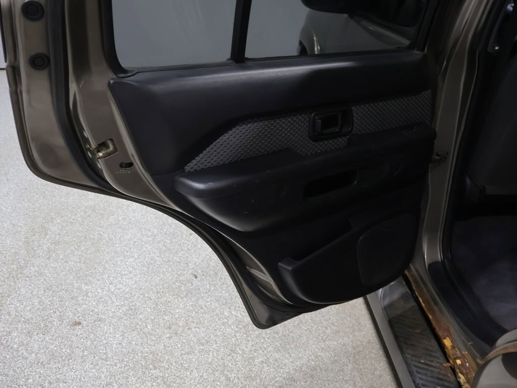 Used 2002 Nissan Pathfinder SE AWD/4WD image 19