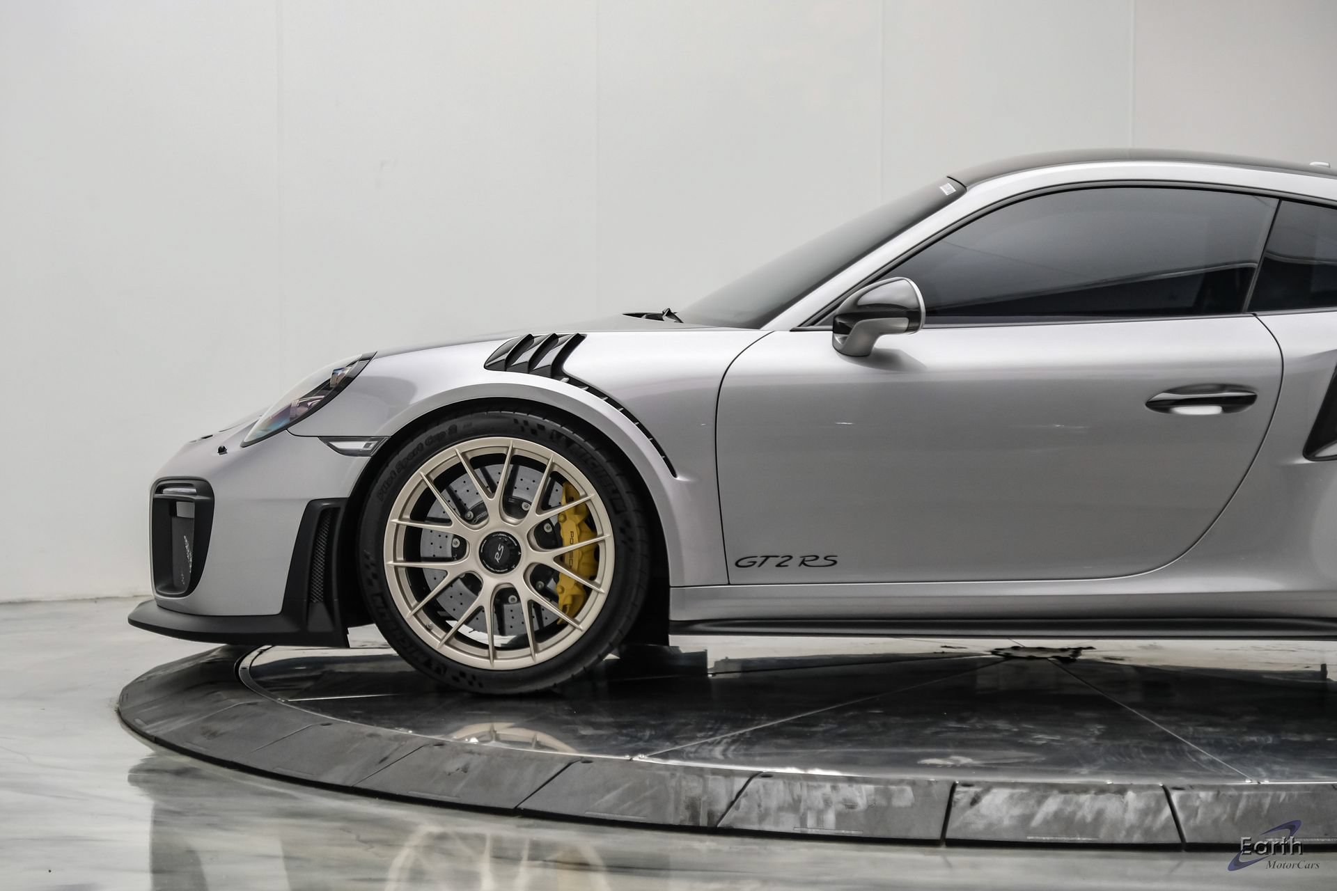 Used 2018 Porsche 911 GT2 RS RWD image 10