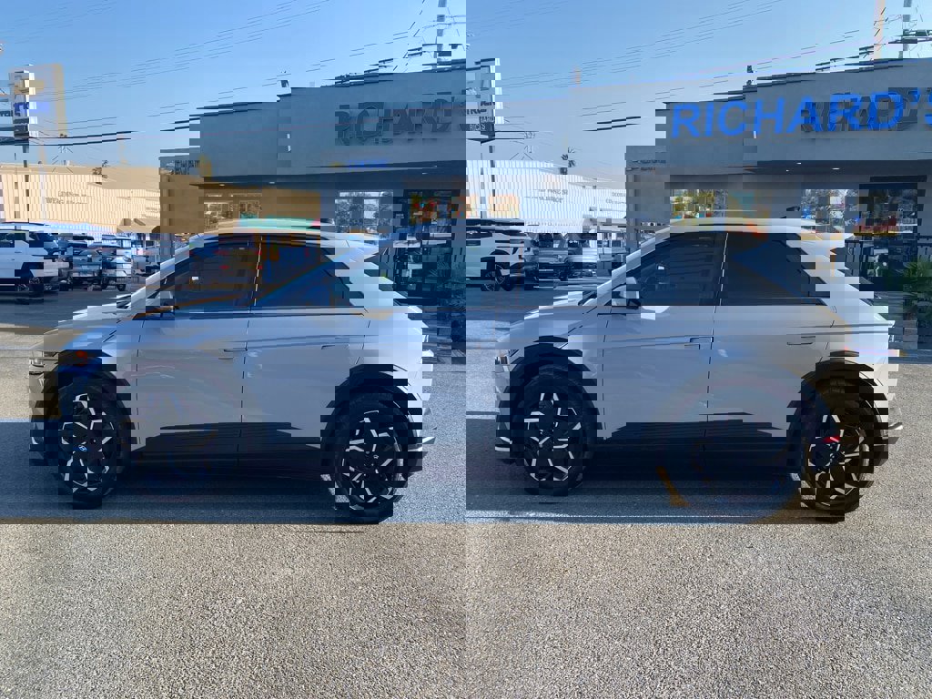 Used 2024 Hyundai Ioniq 5 SEL image 4