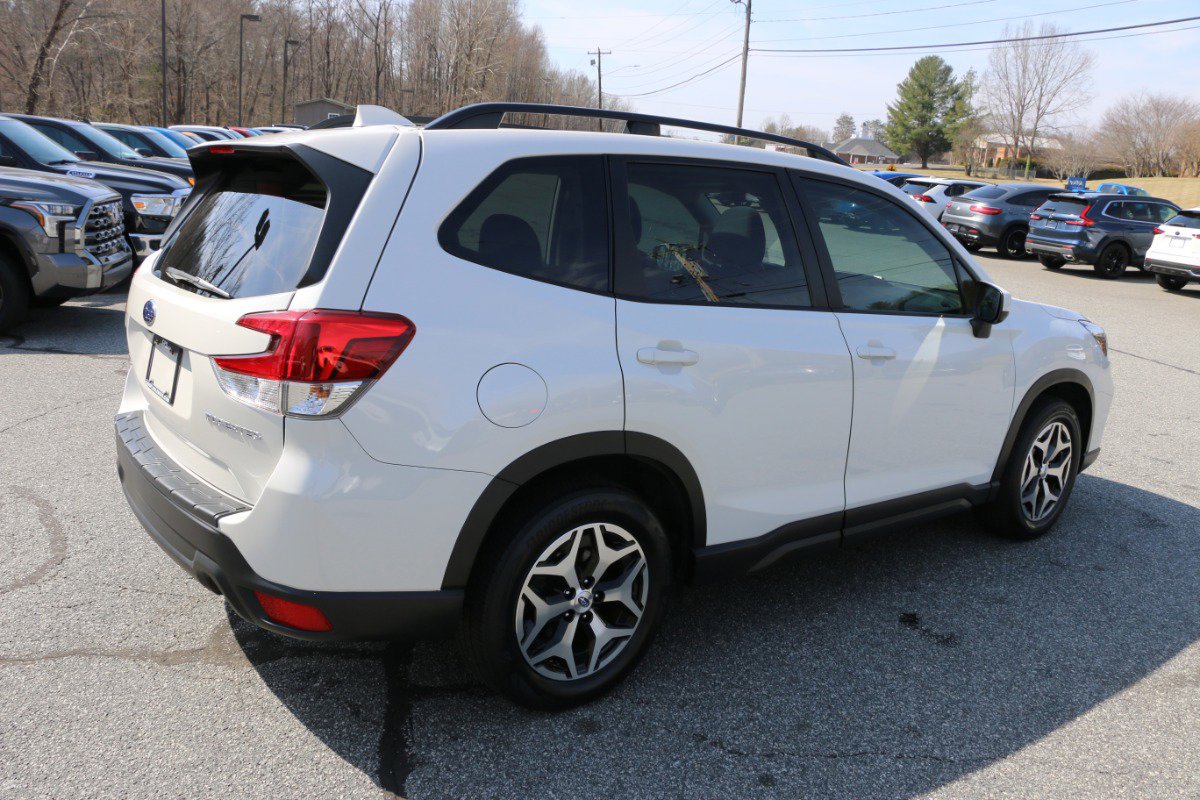 Used 2020 Subaru Forester Premium image 8