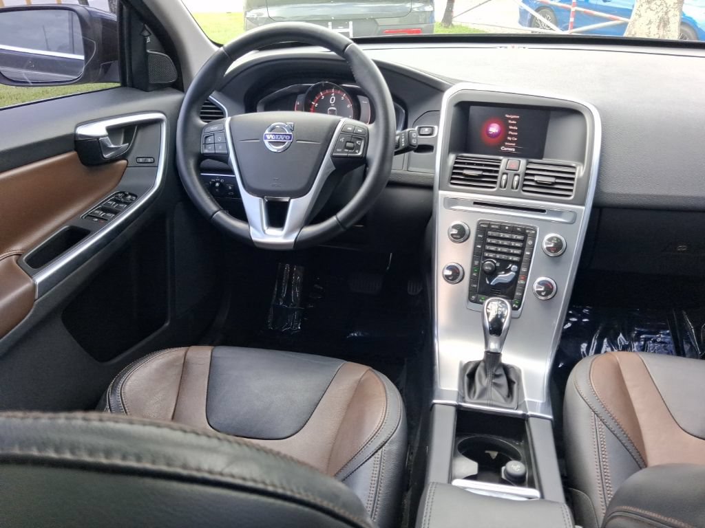 Used 2017 Volvo XC60 T5 Dynamic w/ Preferred Option Package FWD image 10
