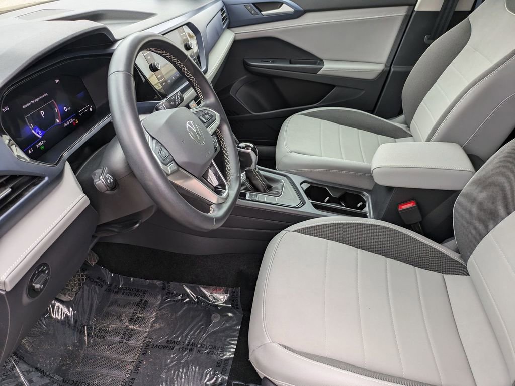 Used 2024 Volkswagen Taos SE image 23