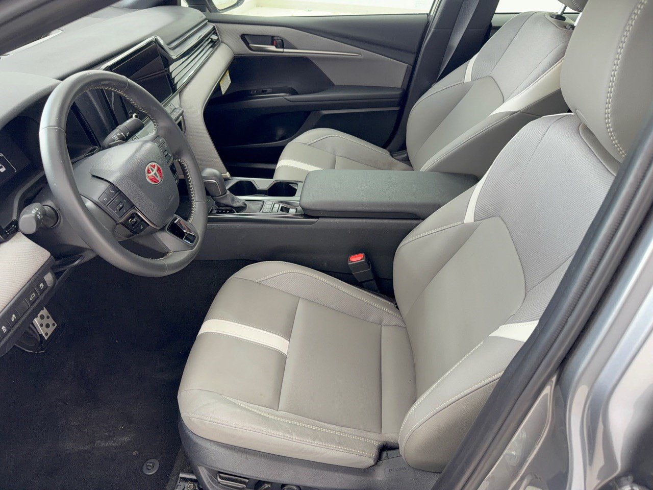 Used 2026 Toyota Camry SE FWD image 5