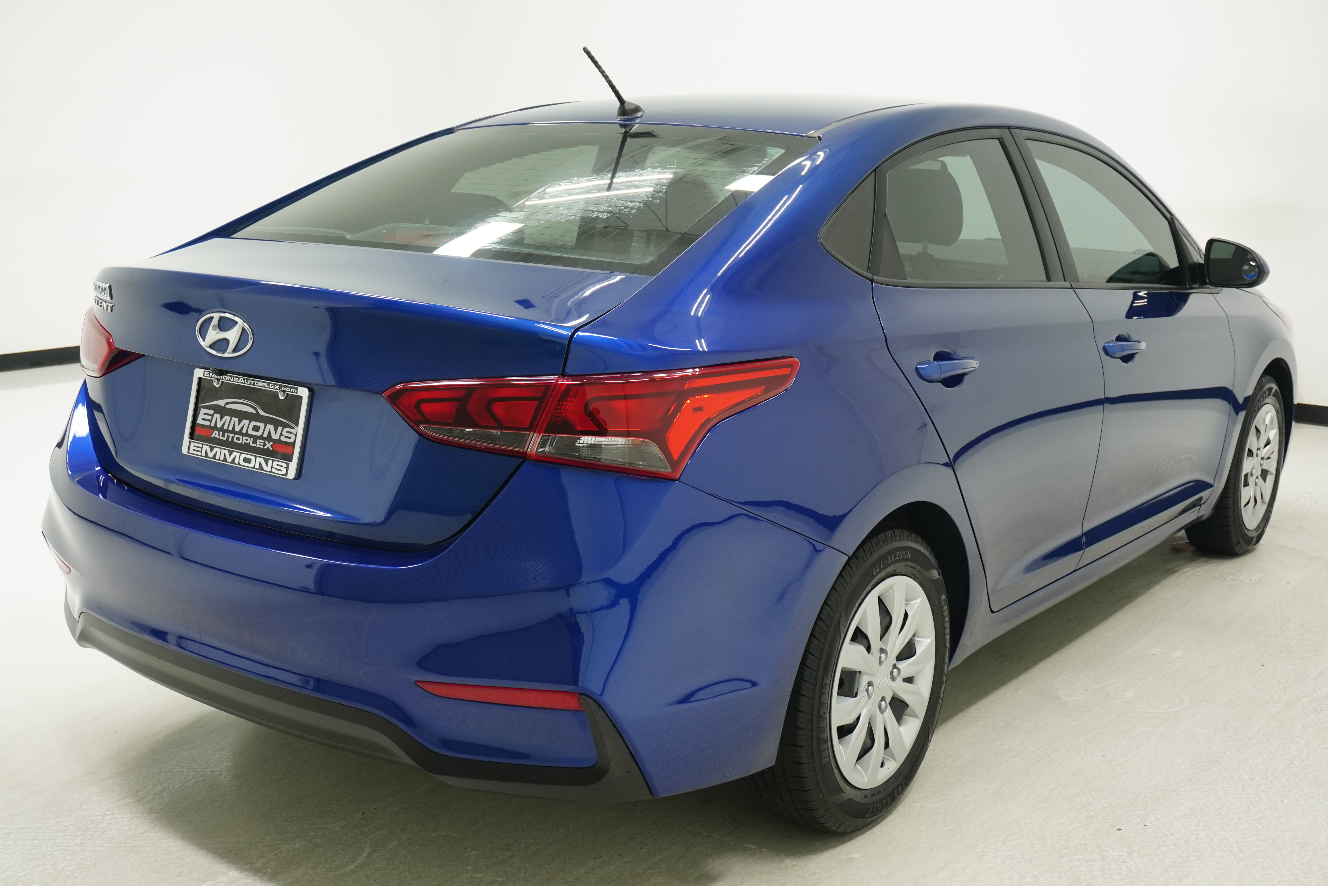 Used 2022 Hyundai Accent SE w/ Cargo Package FWD image 2