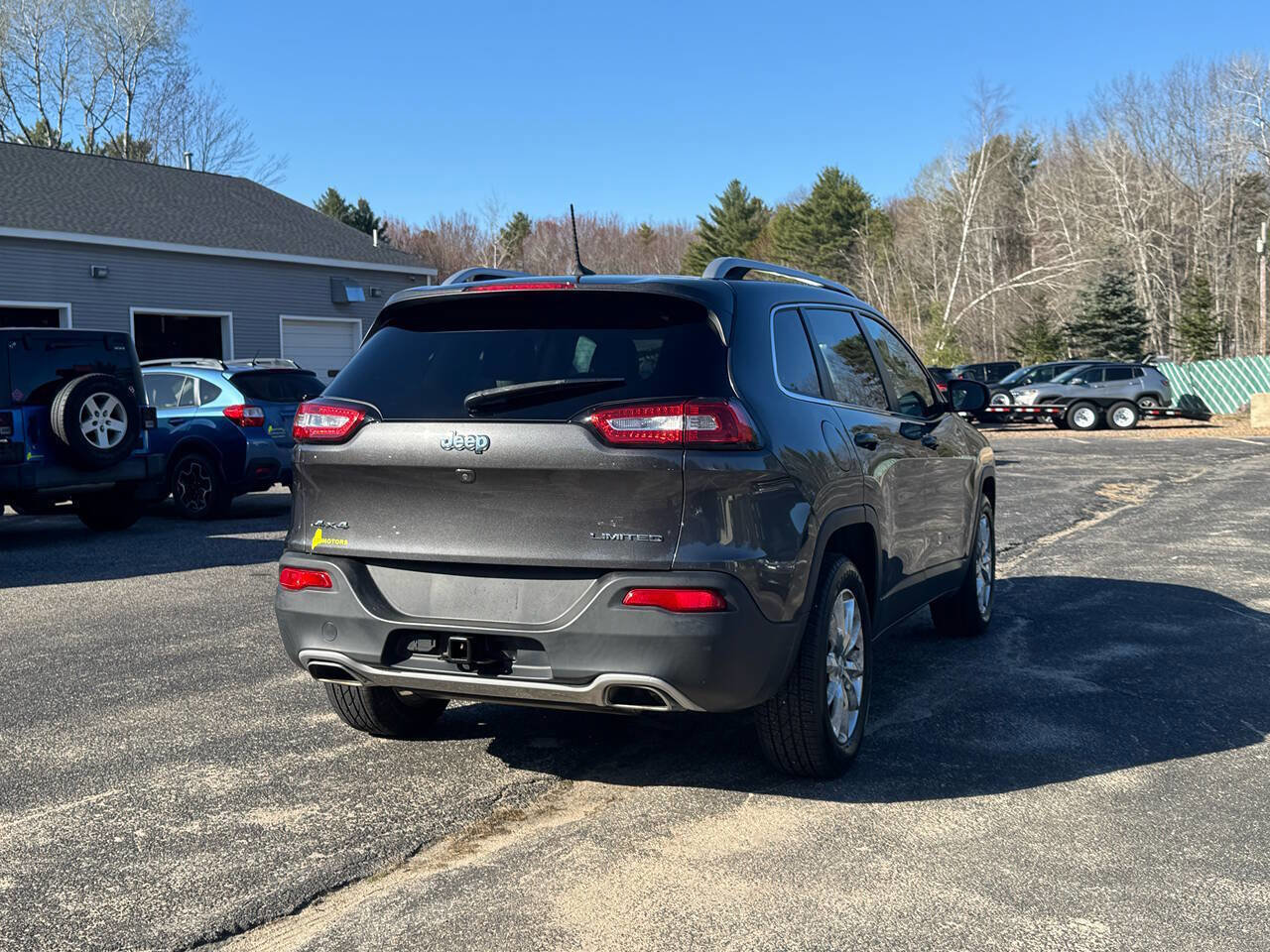 Used 2017 Jeep Cherokee Limited w/ Luxury Group AWD/4WD image 5