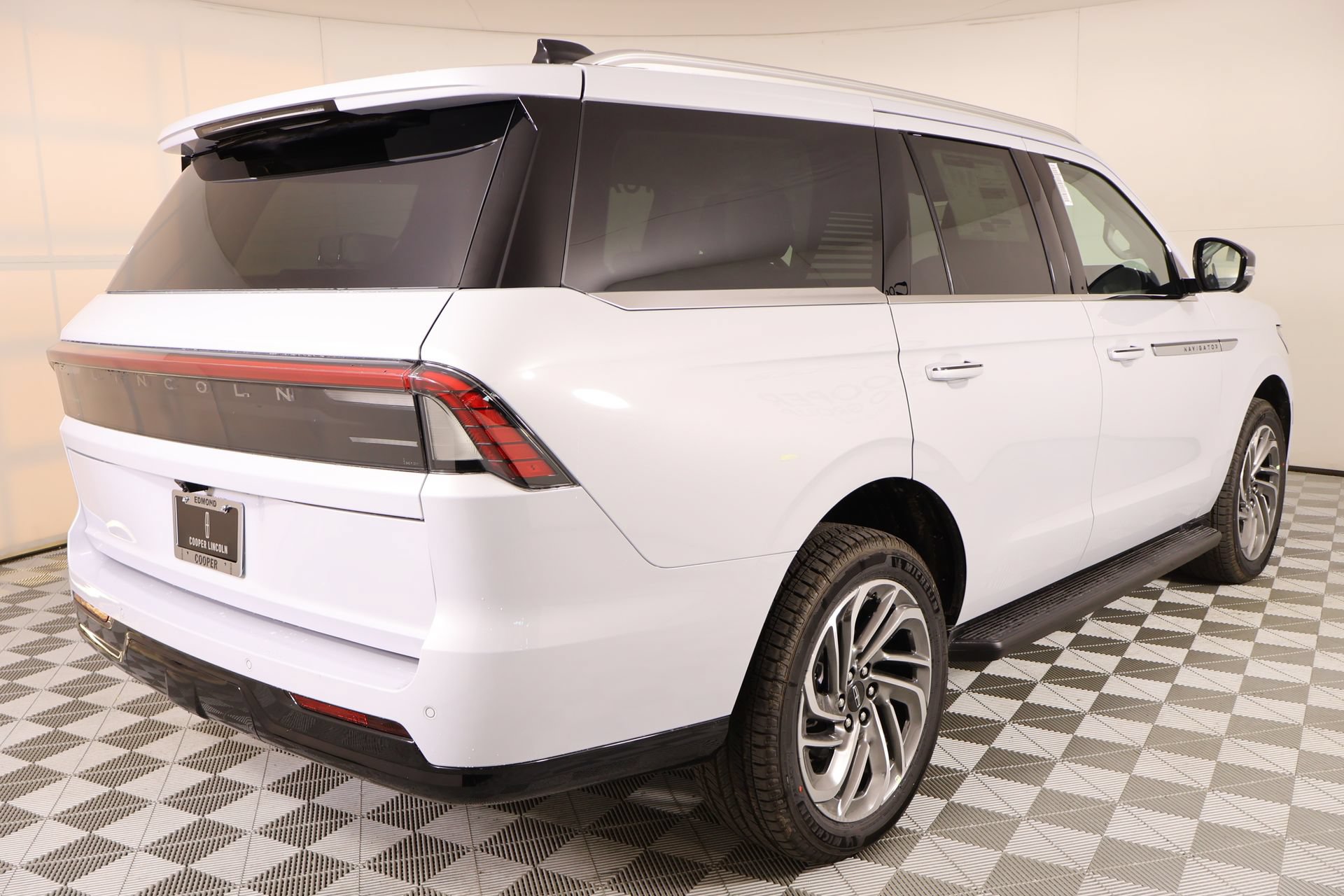 New 2026 Lincoln Navigator Premiere AWD/4WD image 22