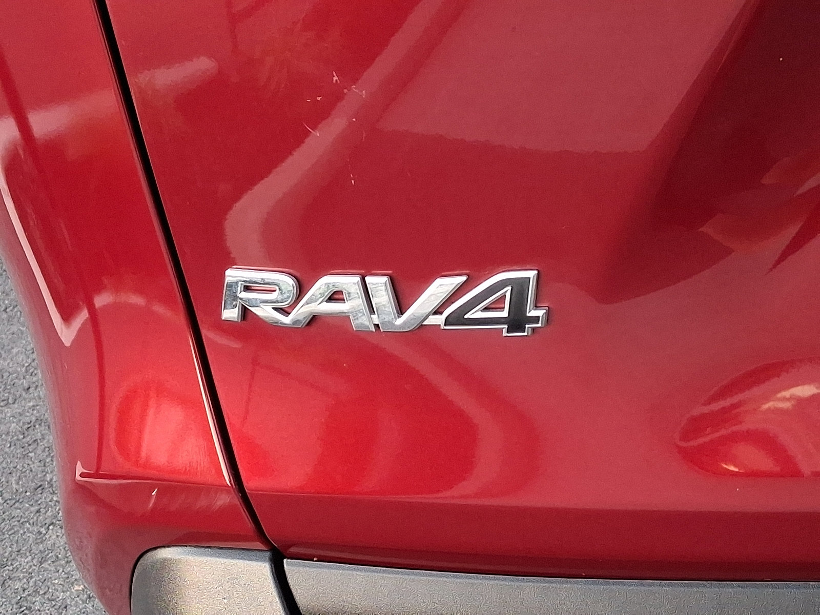 Used 2021 Toyota RAV4 LE AWD/4WD image 29