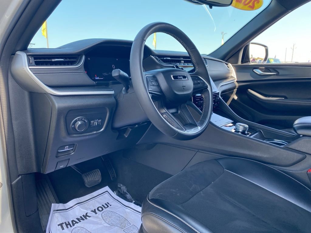 Used 2024 Jeep Grand Cherokee L Laredo image 20