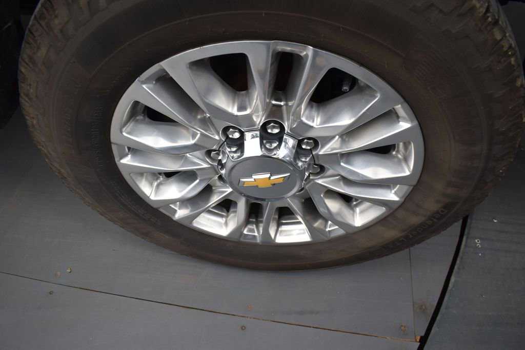 Used 2023 Chevrolet Silverado 3500 High Country w/ Technology Package AWD/4WD image 9