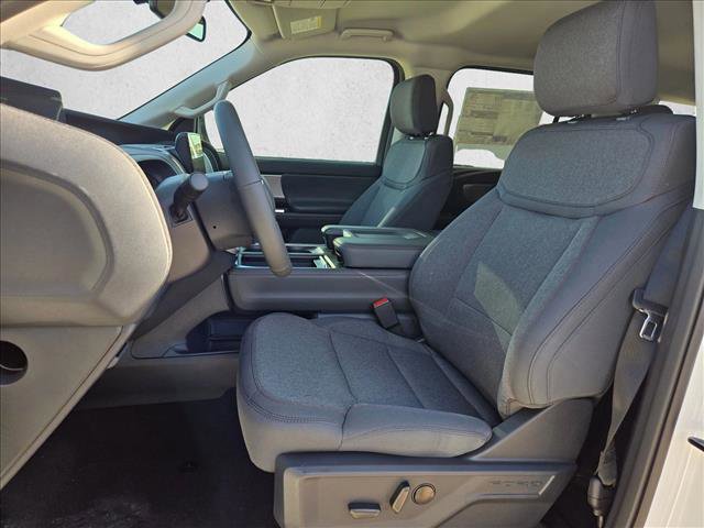 New 2025 Ford Expedition Active image 4