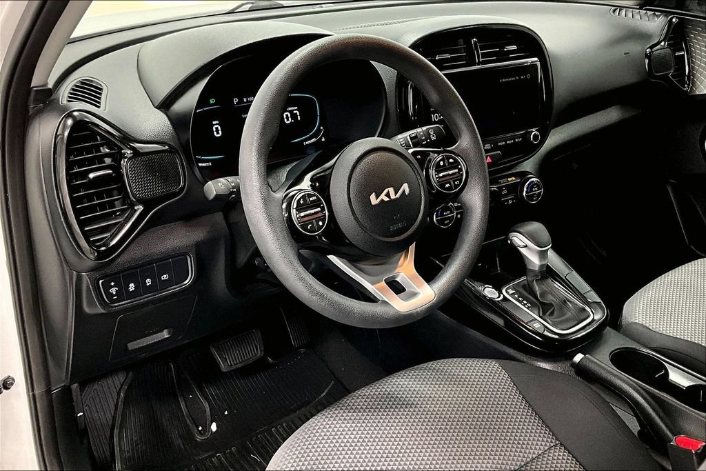 Used 2023 Kia Soul S FWD image 16