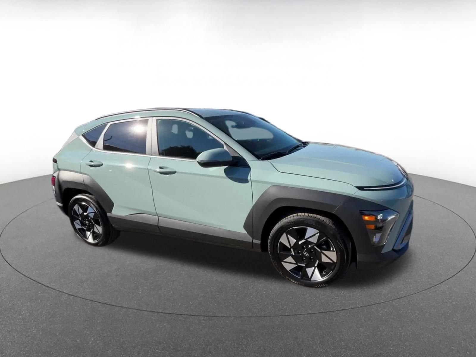 Used 2025 Volkswagen Atlas SE image 2