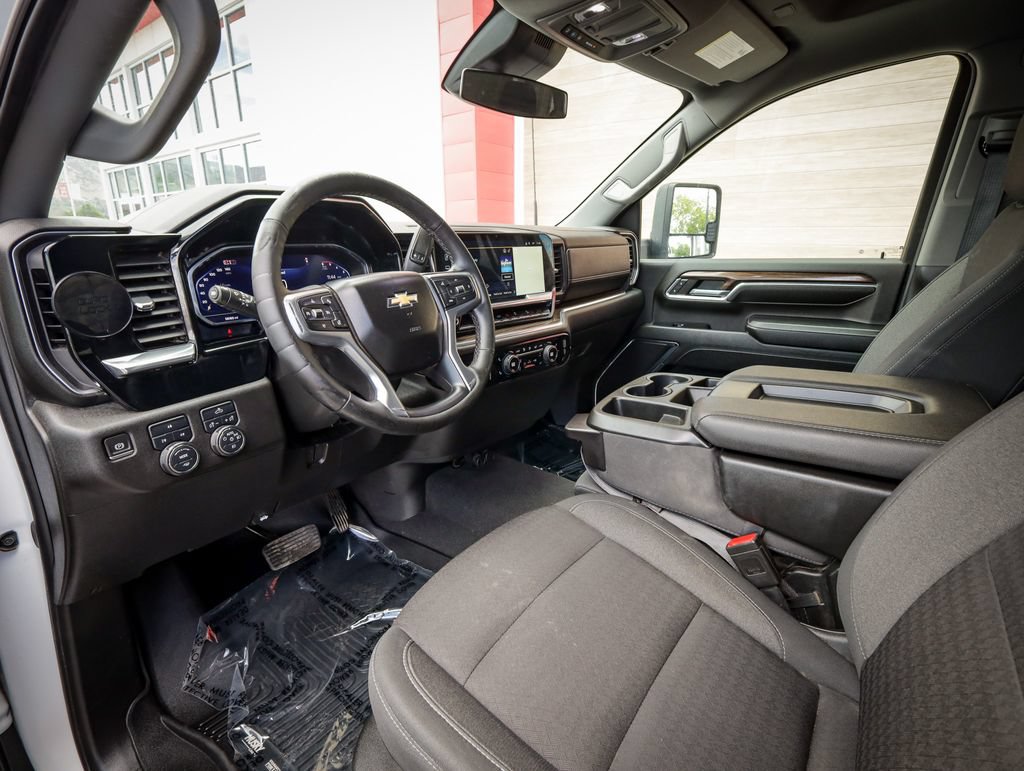 Used 2024 Chevrolet Silverado 2500 LT w/ Convenience Package AWD/4WD image 12