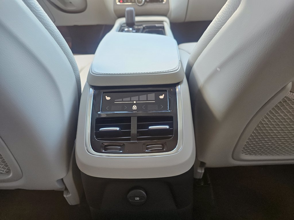 Certified 2025 Volvo XC90 T8 Plus w/ Protection Package Premier AWD/4WD image 12