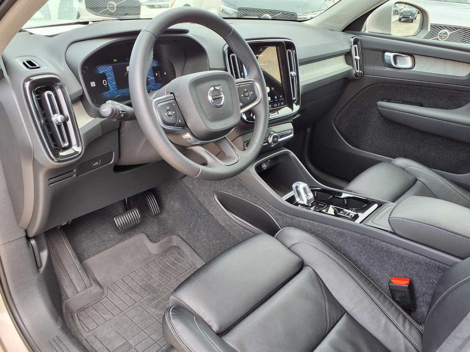 Certified 2023 Volvo XC40 B5 Plus w/ Protection Package Premier AWD/4WD image 20