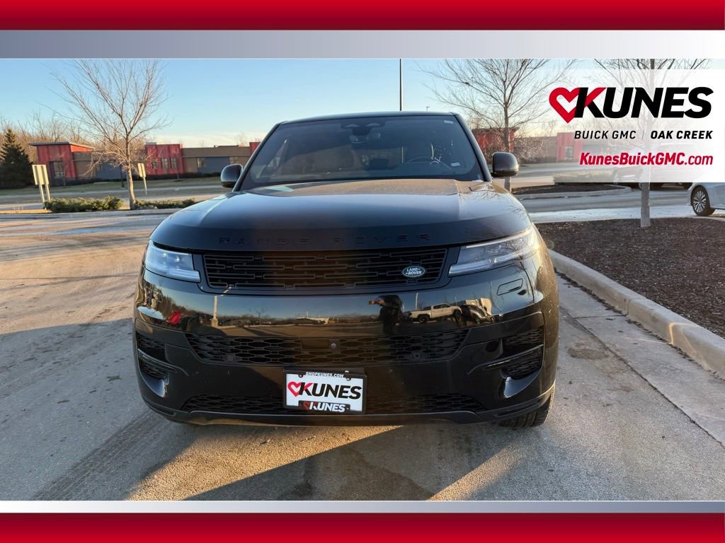 Used 2025 Land Rover Range Rover Sport SE image 3