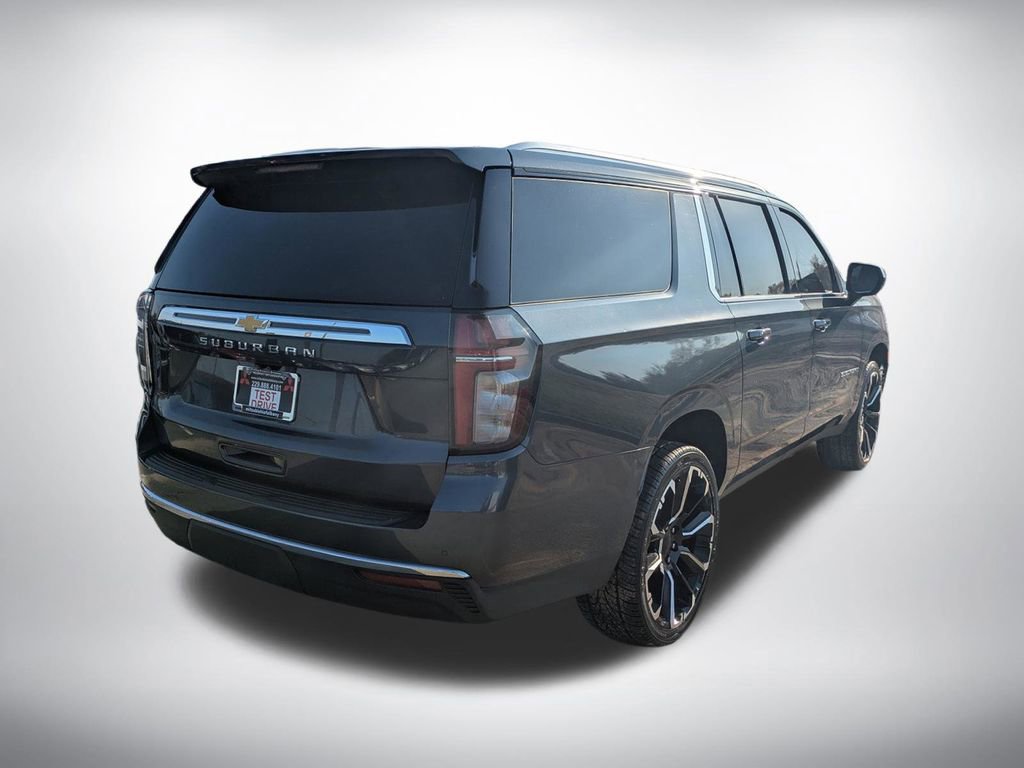Used 2021 Chevrolet Suburban LS RWD image 3