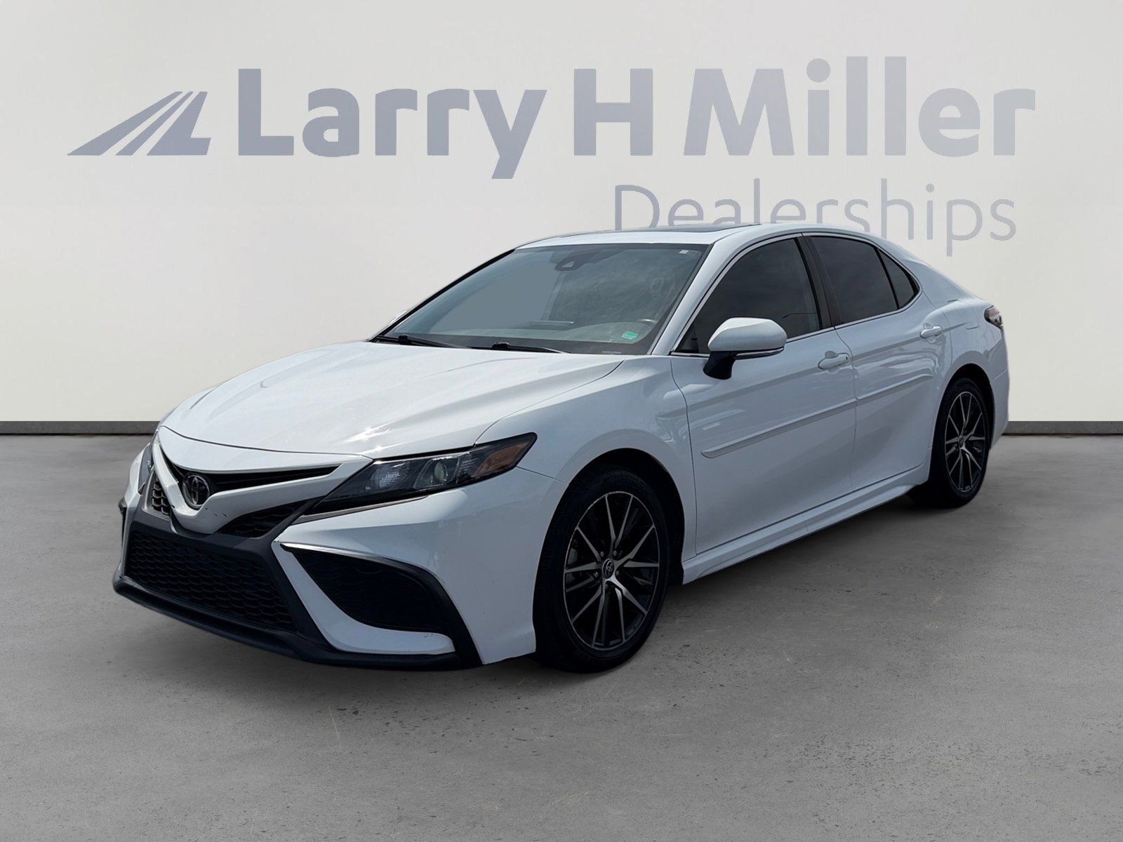 Used 2021 Toyota Camry SE w/ Audio Upgrade Package image 1