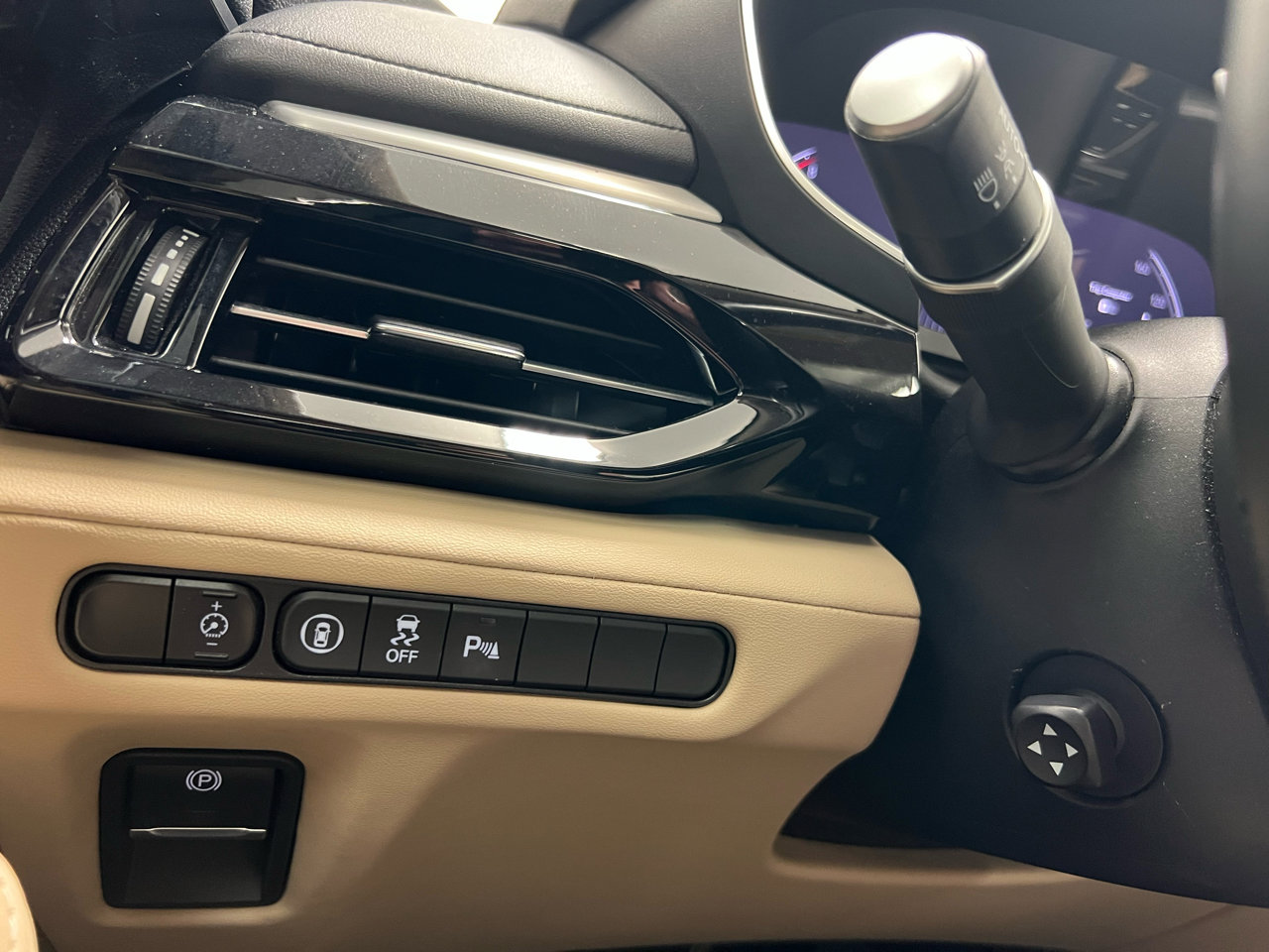 Used 2023 Acura MDX SH-AWD w/ Technology Package image 19