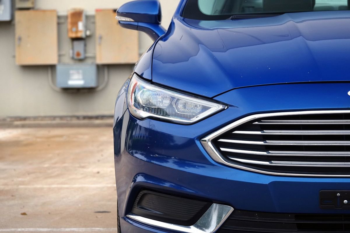 Used 2018 Ford Fusion SE w/ Fusion SE Technology Package image 19
