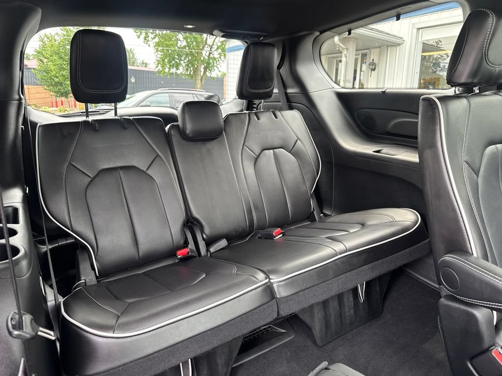 Used 2025 Chrysler Pacifica Limited FWD image 21