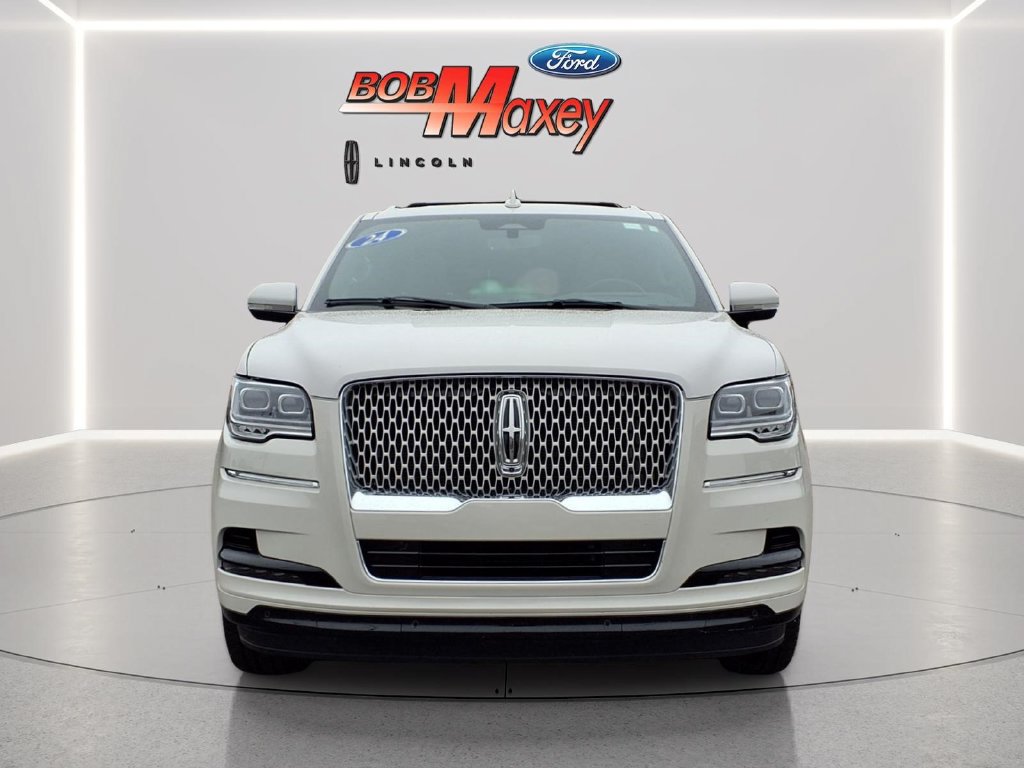 Used 2024 Lincoln Navigator Reserve AWD/4WD image 2