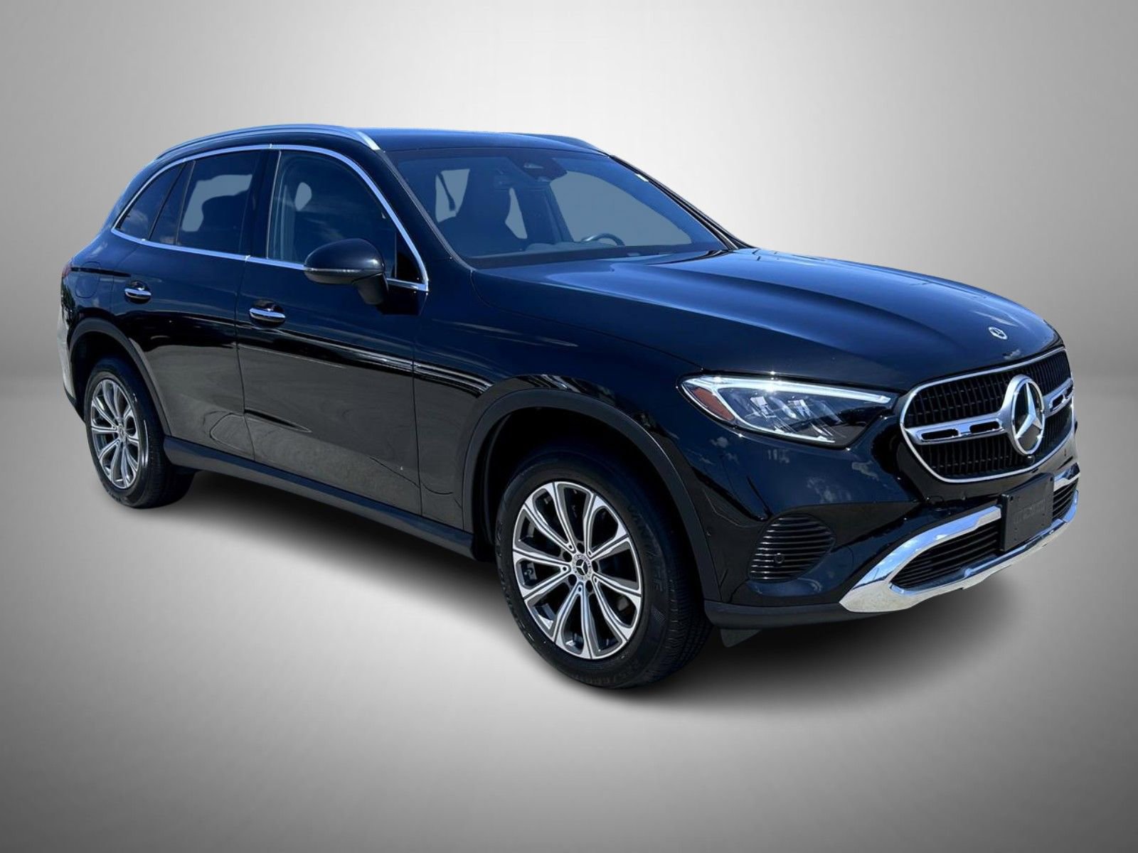 Used 2024 Mercedes-Benz GLC 300 4MATIC image 3