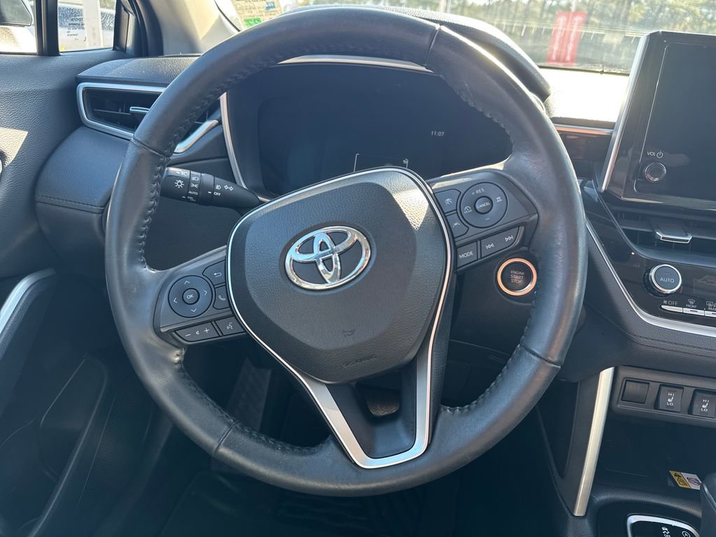 Certified 2023 Toyota Corolla Cross XLE image 19