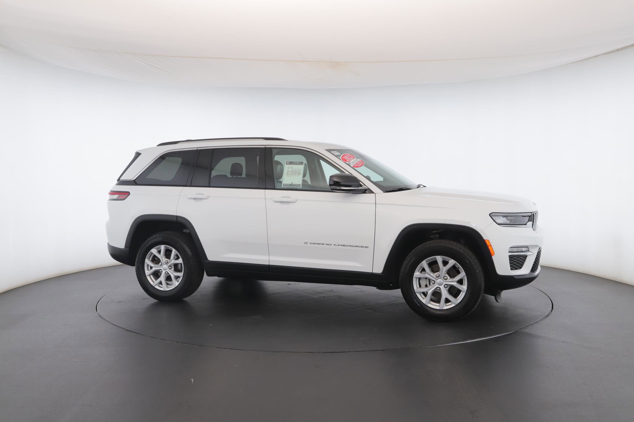 Used 2023 Jeep Grand Cherokee Limited image 30