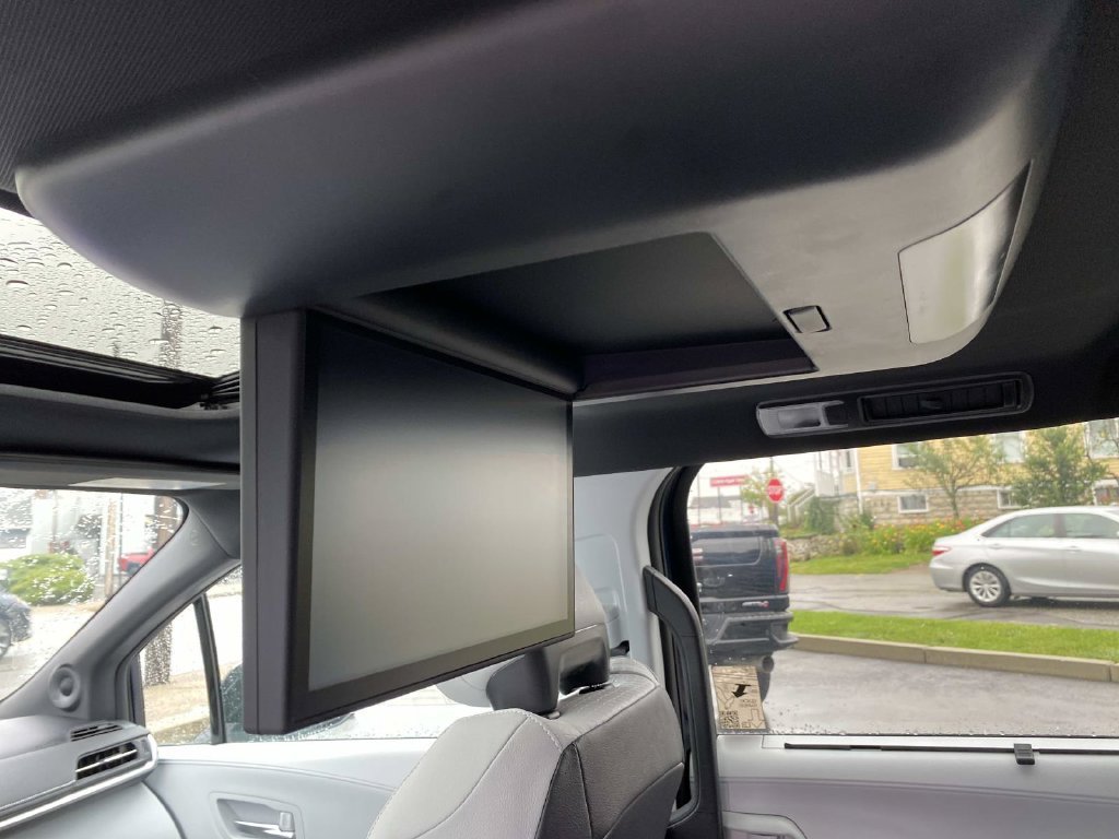 New 2026 Toyota Sienna XSE AWD/4WD image 9